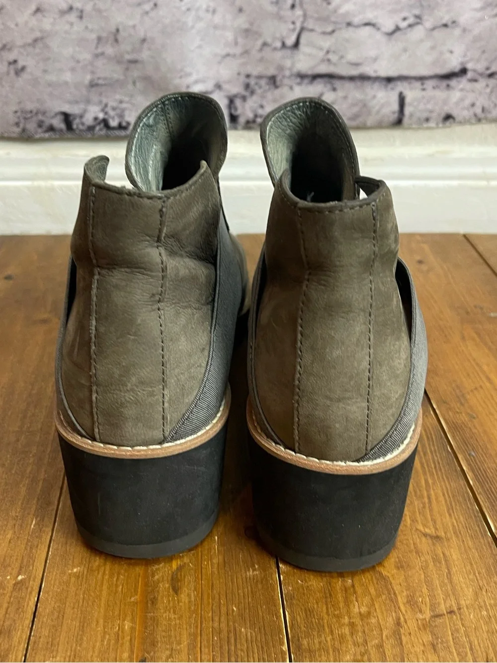 Eileen Fisher size 7.5 mushroom taupe colored Nubuck lark booties